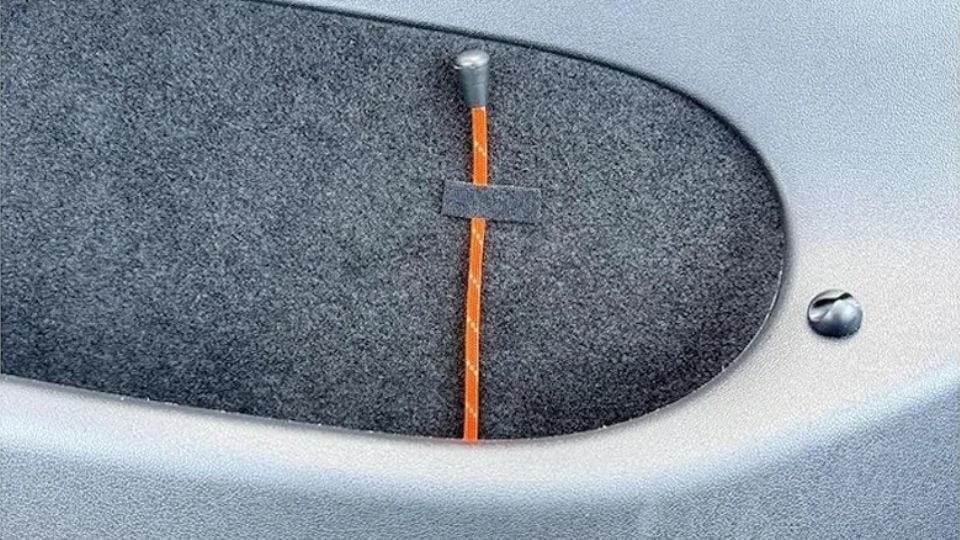 O motivo curioso pelo qual donos de Tesla nos EUA estão usando cordões de emergência